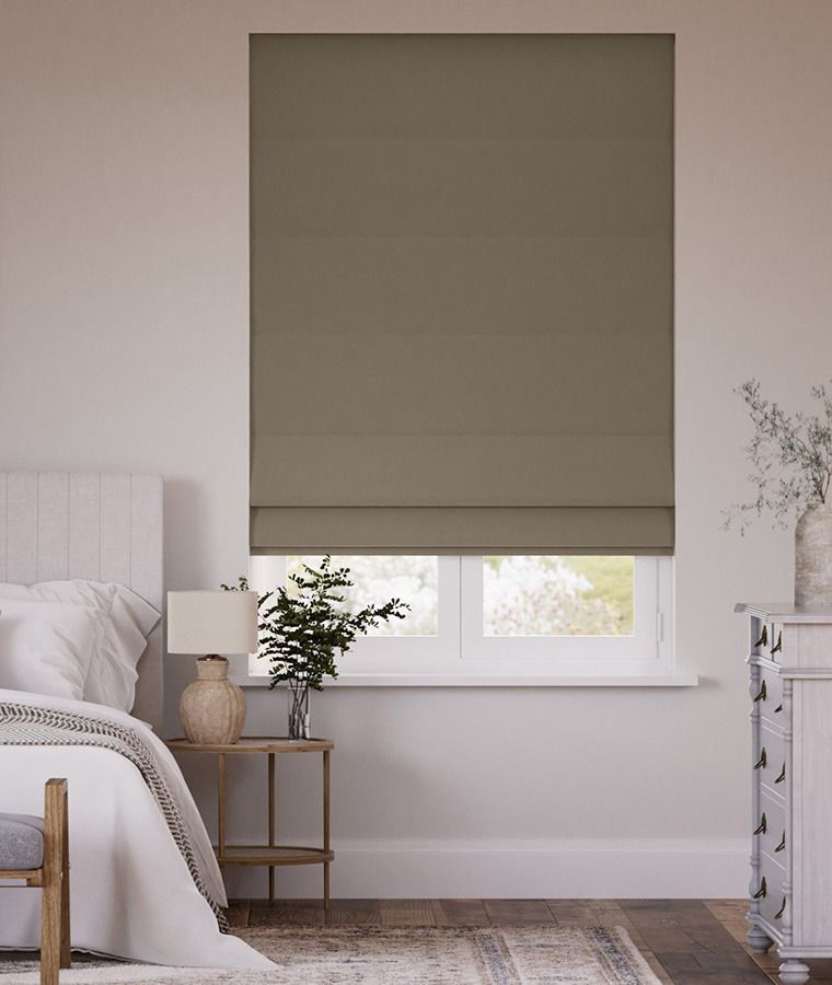 Store bateau velours uni occultant taupe