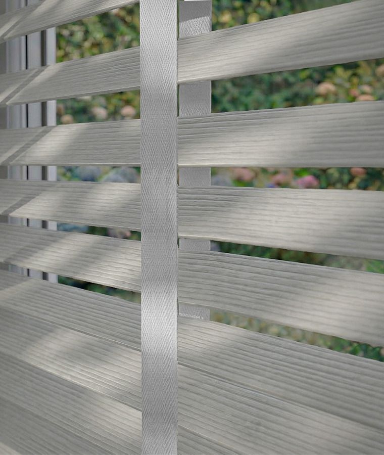 Store v�nitien imitation bois lames 50mm bois gris clair