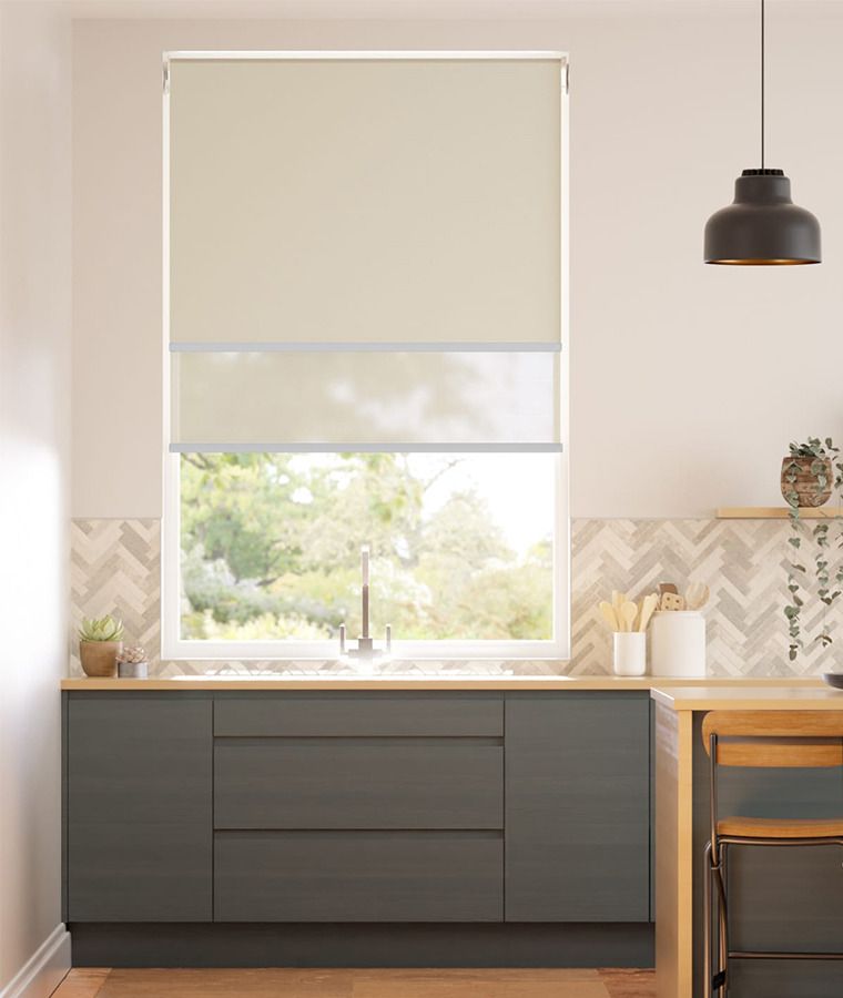 Store enrouleur double thermique occultant beige clair