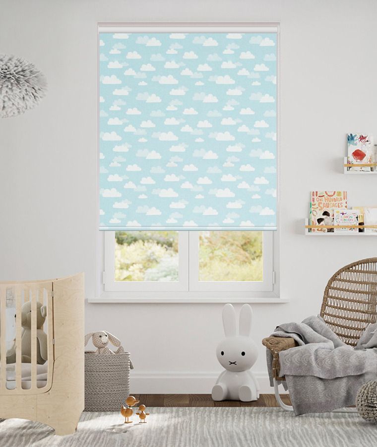 Store Enrouleur Twist enfant tamisant nuage duveteux bleu