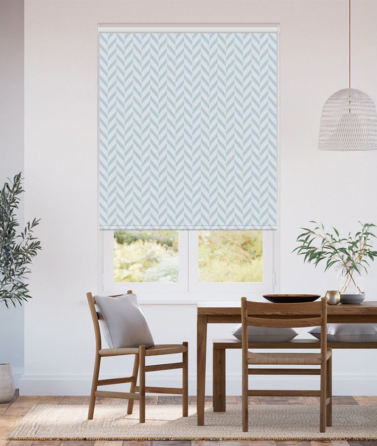 Store Enrouleur Twist motifs occultant chevron bleu