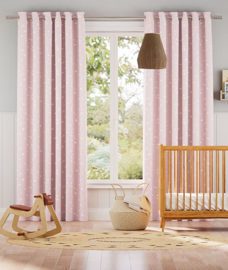Rideau motif chambre enfant occultant constellation rose poupee