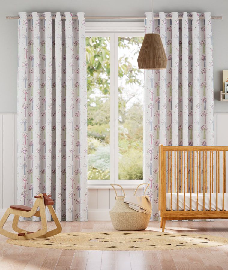 Rideau motif chambre enfant occultant foret enchantee rose bonbon