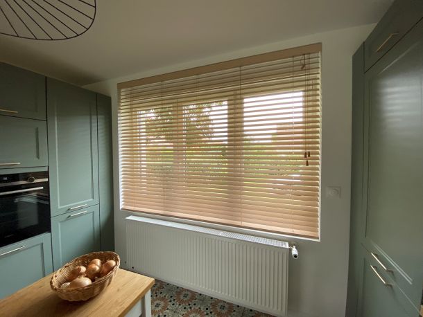 Store vénitien bois plus cuisine