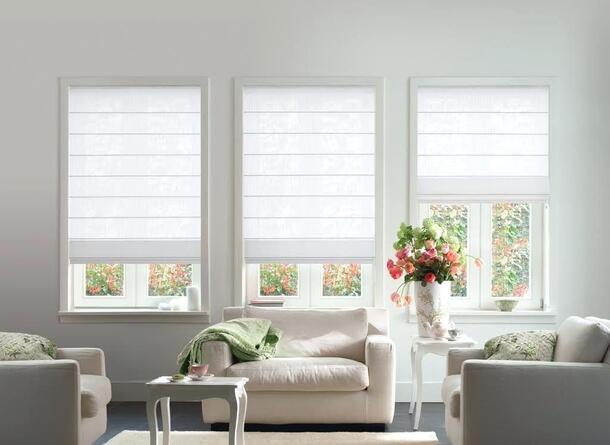 Stores bateaux blancs dans le salon